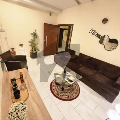 GULBERG GREENS 5 KANAL FARMHOUSE FULLY FURNISHED AVAILABLE FOR RENT