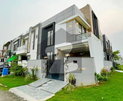 ڈی ایچ اے 9 ٹاؤن ڈیفنس (ڈی ایچ اے),لاہور میں 3 کمروں کا 5 مرلہ مکان 2.9 کروڑ میں برائے فروخت۔