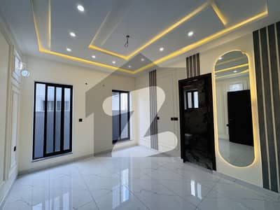 بش ایگزیکٹو ولاز ملتان میں 5 کمروں کا 7 مرلہ مکان 85.0 ہزار میں کرایہ پر دستیاب ہے۔