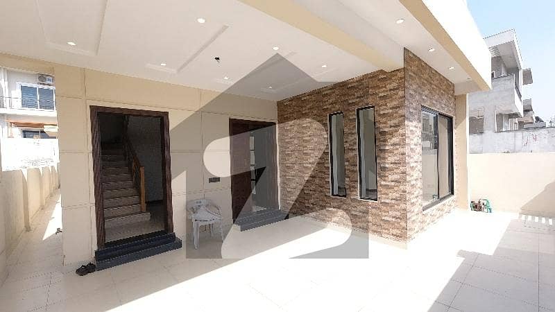 عمارکینیان ویوز اسلام آباد میں 5 کمروں کا 10 مرلہ مکان 5.5 کروڑ میں برائے فروخت۔ عمارکینیان ویوز اسلام آباد میں 5 کمروں کا 10 مرلہ مکان 5.5 کروڑ میں برائے فروخت۔