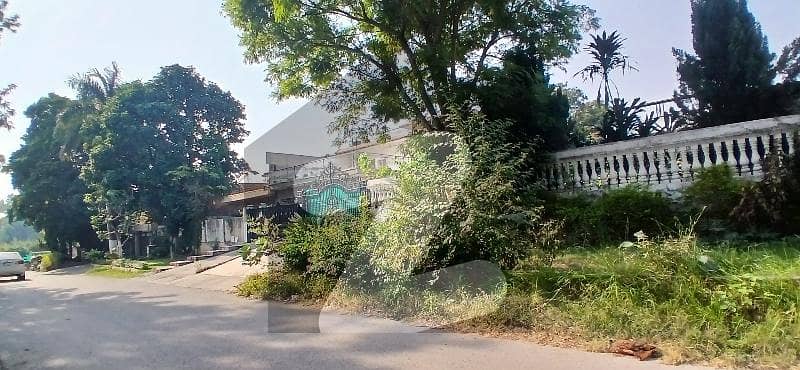 ایف ۔ 10 اسلام آباد میں 2 کنال رہائشی پلاٹ 35.0 کروڑ میں برائے فروخت۔
