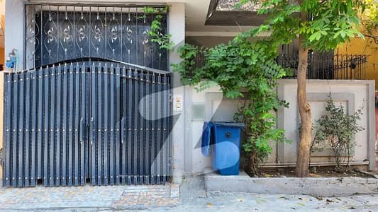 Prime Location Super Town 5 Marla House Up For sale