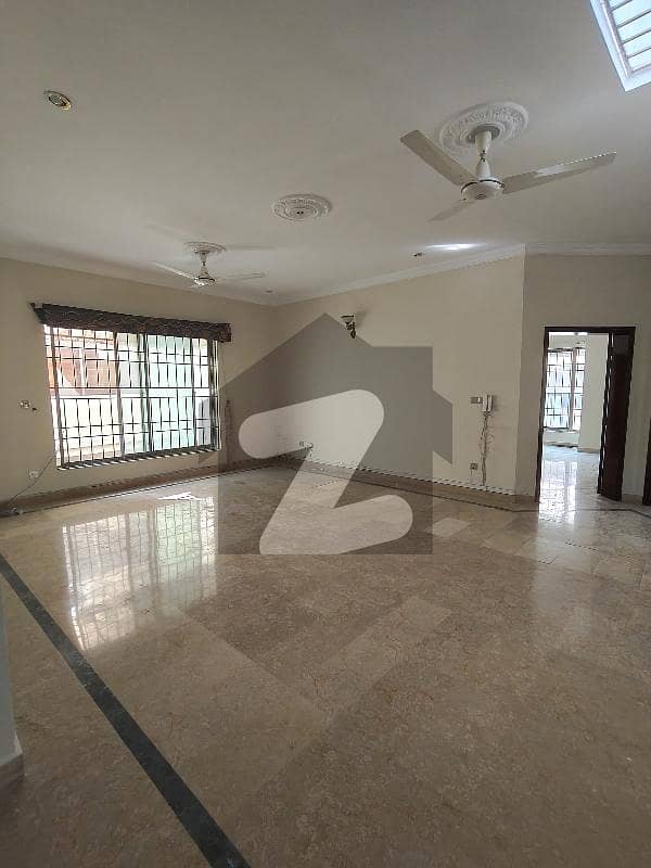 ای ۔ 11 اسلام آباد میں 9 کمروں کا 1 کنال مکان 5.0 لاکھ میں کرایہ پر دستیاب ہے۔