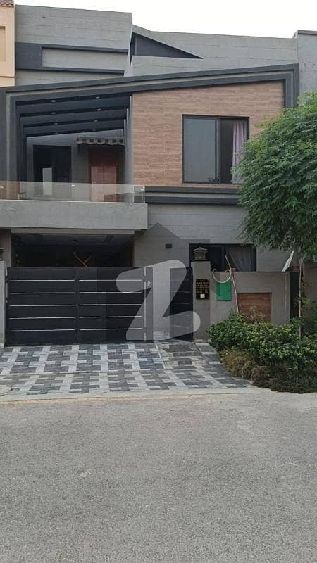 10 Marla House Available For Sale 10 Marla House Available For Sale