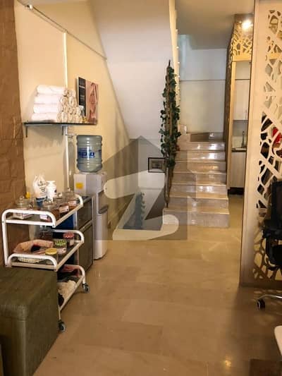 Prime Location In Badar Commercial Area Of Karachi, A 1350 Square Feet Shop Is Available