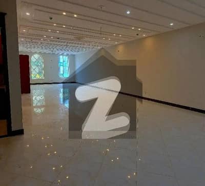 ڈی ایچ اے فیز 4 - ڈبل سی اے بلاک فیز 4,ڈیفنس (ڈی ایچ اے),لاہور میں 8 مرلہ دفتر 1.5 لاکھ میں کرایہ پر دستیاب ہے۔