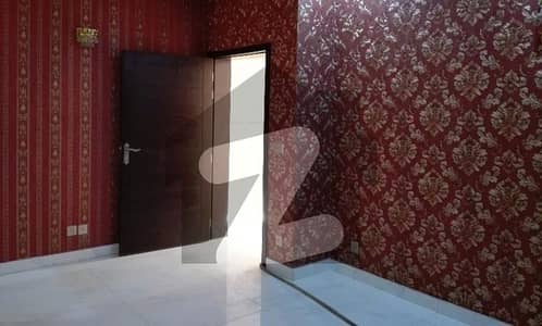 A Facing Park 3 Kanal House Is Up For Grabs In Model Town