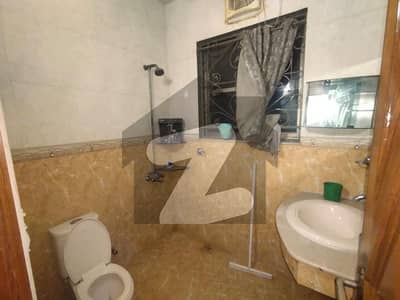 10 Marla Used House for sale Available in Bahria town Lahore 10 Marla Used House for sale Available in Bahria town Lahore