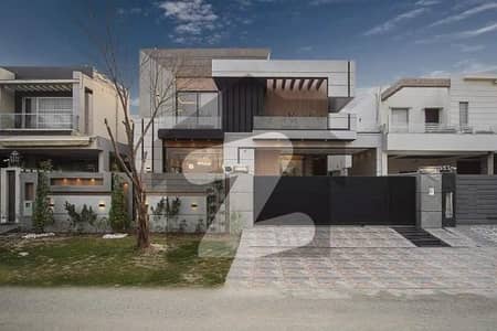 10 MARLA ESTHETICALLY HOUSE FOR SALE IN DHA PHASE 8 EX AIR AVENUE