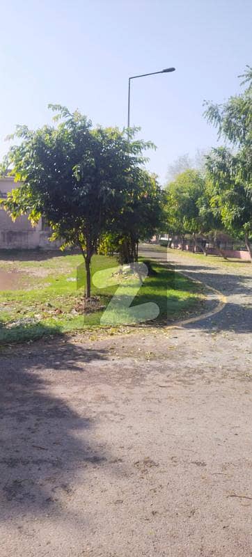 ڈی ایچ اے فیز 7 - بلاک پی فیز 7,ڈیفنس (ڈی ایچ اے),لاہور میں 1 کنال رہائشی پلاٹ 4.1 کروڑ میں برائے فروخت۔ ڈی ایچ اے فیز 7 - بلاک پی فیز 7,ڈیفنس (ڈی ایچ اے),لاہور میں 1 کنال رہائشی پلاٹ 4.1 کروڑ میں برائے فروخت۔