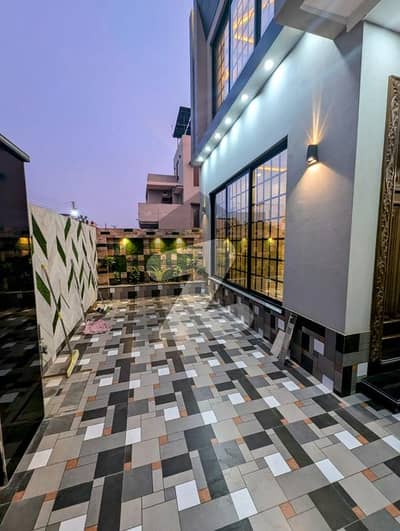 این ایف سی 1 لاہور میں 6 کمروں کا 10 مرلہ مکان 3.9 کروڑ میں برائے فروخت۔