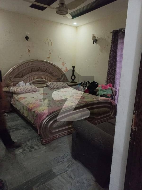 ایچ ۔ 13 اسلام آباد میں 5 کمروں کا 6 مرلہ مکان 1.7 کروڑ میں برائے فروخت۔