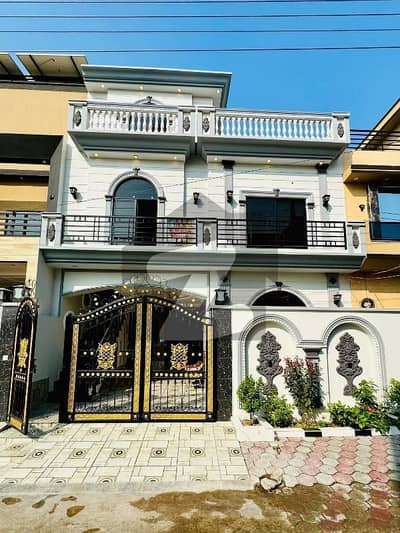 الرحمان گارڈن فیز 2 الرحمان گارڈن,لاہور میں 5 کمروں کا 6 مرلہ مکان 2.4 کروڑ میں برائے فروخت۔