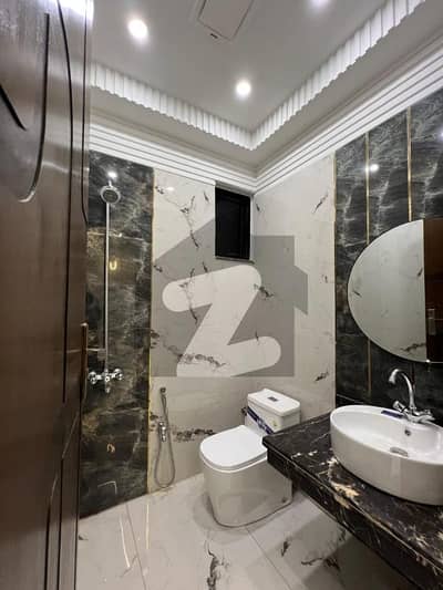 ناردرن بائی پاس ملتان میں 2 کمروں کا 5 مرلہ فلیٹ 50.0 ہزار میں کرایہ پر دستیاب ہے۔