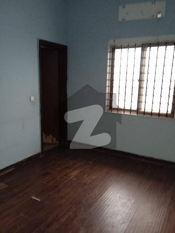 Prime Location 250 Yards Bungalow For Sale