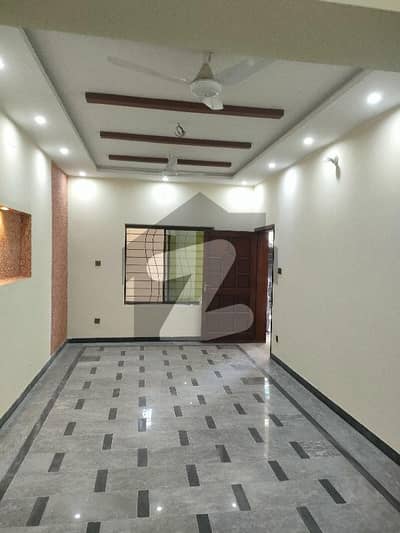 نیو لالہ زار راولپنڈی میں 5 کمروں کا 7 مرلہ مکان 2.5 کروڑ میں برائے فروخت۔