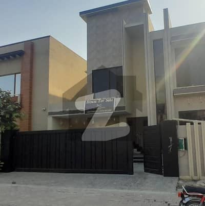 بحریہ آرچرڈ فیز 1 ۔ سینٹرل بحریہ آرچرڈ فیز 1,بحریہ آرچرڈ,لاہور میں 5 کمروں کا 10 مرلہ مکان 3.9 کروڑ میں برائے فروخت۔