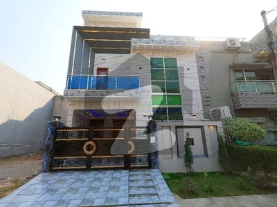 کینال گارڈن ۔ بلاک اے کینال گارڈن,لاہور میں 5 کمروں کا 5 مرلہ مکان 2.45 کروڑ میں برائے فروخت۔