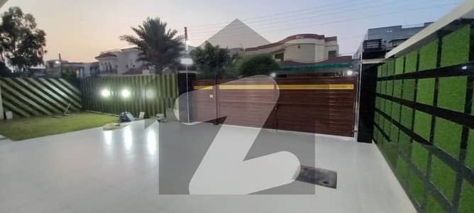 ویلینشیاء ہاؤسنگ سوسائٹی لاہور میں 6 کمروں کا 1 کنال مکان 7.6 کروڑ میں برائے فروخت۔