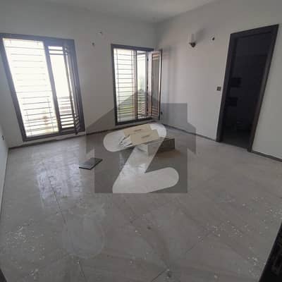 ڈی ایچ اے فیز 7 ڈی ایچ اے ڈیفینس,کراچی میں 8 کمروں کا 1 کنال مکان 5.0 لاکھ میں کرایہ پر دستیاب ہے۔