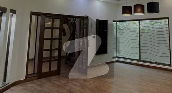 ڈی ایچ اے فیز 4 ڈیفنس (ڈی ایچ اے),لاہور میں 5 کمروں کا 1 کنال مکان 2.55 لاکھ میں کرایہ پر دستیاب ہے۔ ڈی ایچ اے فیز 4 ڈیفنس (ڈی ایچ اے),لاہور میں 5 کمروں کا 1 کنال مکان 2.55 لاکھ میں کرایہ پر دستیاب ہے۔