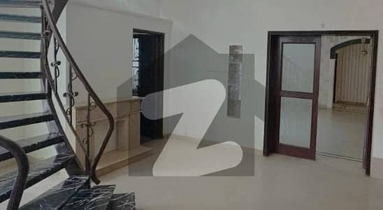 ڈی ایچ اے فیز 3 ڈیفنس (ڈی ایچ اے),لاہور میں 5 کمروں کا 1 کنال مکان 2.5 لاکھ میں کرایہ پر دستیاب ہے۔