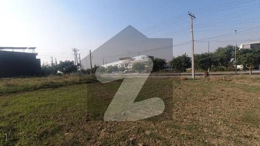 8 MARLA MAIN DOUBLE ROAD PLOT