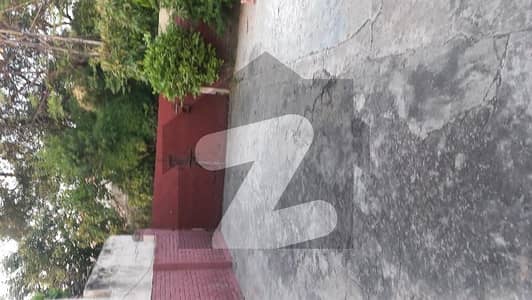 2 Kanal Old Corner House Available For Sale in Cavalary Ground Lahore 2 Kanal Old Corner House Available For Sale in Cavalary Ground Lahore