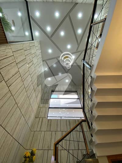 بحریہ ٹاؤن فیز 8 بحریہ ٹاؤن راولپنڈی,راولپنڈی میں 6 کمروں کا 1 کنال مکان 2.0 لاکھ میں کرایہ پر دستیاب ہے۔ بحریہ ٹاؤن فیز 8 بحریہ ٹاؤن راولپنڈی,راولپنڈی میں 6 کمروں کا 1 کنال مکان 2.0 لاکھ میں کرایہ پر دستیاب ہے۔