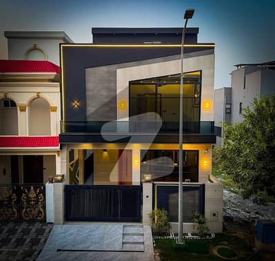 ڈی ایچ اے 9 ٹاؤن ۔ بلاک بی ڈی ایچ اے 9 ٹاؤن,ڈیفنس (ڈی ایچ اے),لاہور میں 3 کمروں کا 5 مرلہ مکان 2.25 کروڑ میں برائے فروخت۔ ڈی ایچ اے 9 ٹاؤن ۔ بلاک بی ڈی ایچ اے 9 ٹاؤن,ڈیفنس (ڈی ایچ اے),لاہور میں 3 کمروں کا 5 مرلہ مکان 2.25 کروڑ میں برائے فروخت۔