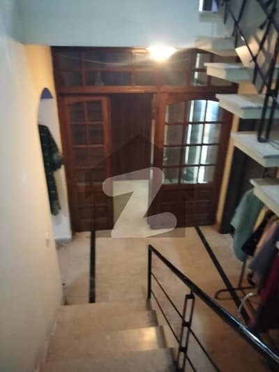 کیولری گراؤنڈ لاہور میں 3 کمروں کا 1 کنال مکان 7.5 کروڑ میں برائے فروخت۔