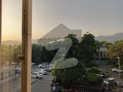 بلیو ایریا اسلام آباد میں 5 مرلہ دفتر 3.5 لاکھ میں کرایہ پر دستیاب ہے۔