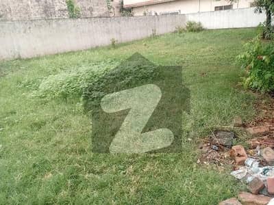 چکلالہ سکیم 3 چکلالہ سکیم,راولپنڈی میں 12 مرلہ رہائشی پلاٹ 2.25 کروڑ میں برائے فروخت۔