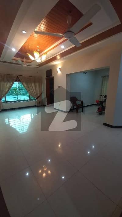 8 marla corner ground portion with solar available for rent