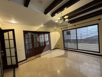 F10 MARGLA ROAD LUXURY TRIPLE STORY RENOVATED 15BED 3TVL FOR SALE SIZE 47*120