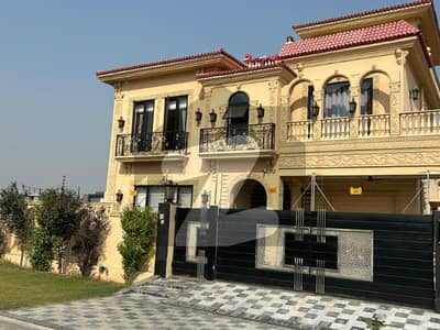ڈی ایچ اے فیز 7 - بلاک وائے فیز 7,ڈیفنس (ڈی ایچ اے),لاہور میں 5 کمروں کا 1 کنال مکان 6.5 کروڑ میں برائے فروخت۔ ڈی ایچ اے فیز 7 - بلاک وائے فیز 7,ڈیفنس (ڈی ایچ اے),لاہور میں 5 کمروں کا 1 کنال مکان 6.5 کروڑ میں برائے فروخت۔
