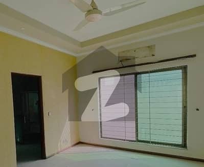 ڈی ایچ اے فیز 2 ڈیفنس (ڈی ایچ اے),لاہور میں 5 کمروں کا 1 کنال مکان 2.45 لاکھ میں کرایہ پر دستیاب ہے۔