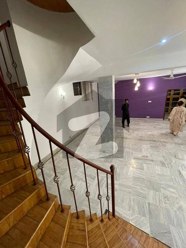 Very Beautiful Ground+ Basement