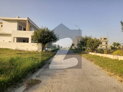 نیول اینکریج اسلام آباد میں 1 کنال رہائشی پلاٹ 2.45 کروڑ میں برائے فروخت۔