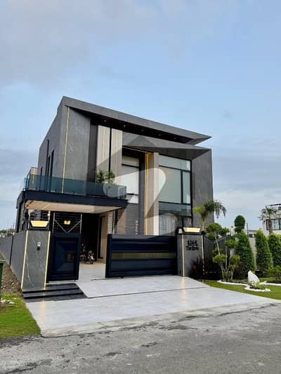 1 Kanal Modern Luxurious House Available For Rent in DHA Lahore