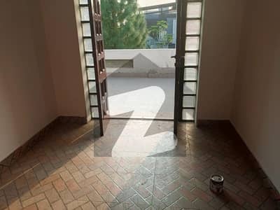 01 KANAL DESIGNER LUXURY UPPER PORTION AVAILABLE FOR RENT