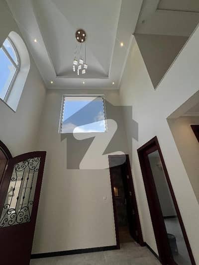 Fully Renovated 666 Sq Yards Triple-Storey 7-Bedrooms House For Rent In F-7