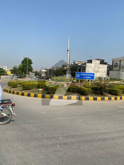 بحریہ ٹاؤن فیز 8 - کلب سٹی بحریہ ٹاؤن فیز 8,بحریہ ٹاؤن راولپنڈی,راولپنڈی میں 1 کنال رہائشی پلاٹ 1.65 کروڑ میں برائے فروخت۔ بحریہ ٹاؤن فیز 8 - کلب سٹی بحریہ ٹاؤن فیز 8,بحریہ ٹاؤن راولپنڈی,راولپنڈی میں 1 کنال رہائشی پلاٹ 1.65 کروڑ میں برائے فروخت۔