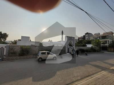 Corner Plot For Sale VIP Block 1 Gulistan E Jauhar