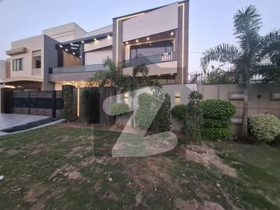PRIME LOCATION: 1 Kanal, 6-Bed House on 100 FT Road, Valencia Town - Demand 10.5 Crore PRIME LOCATION: 1 Kanal, 6-Bed House on 100 FT Road, Valencia Town - Demand 10.5 Crore