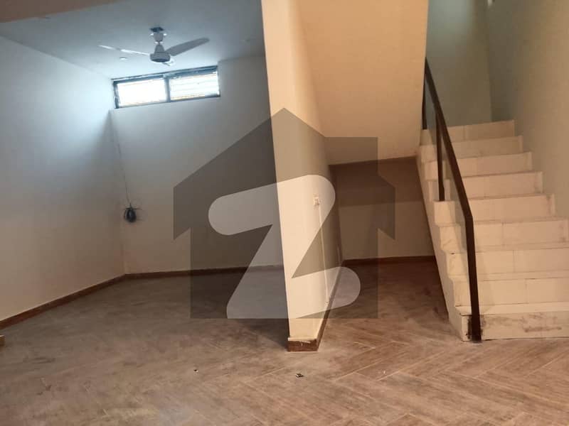 *BuNGaLOW FOR RENT* *DHA PHASE 8* *BuNGaLOW FOR RENT* *DHA PHASE 8*