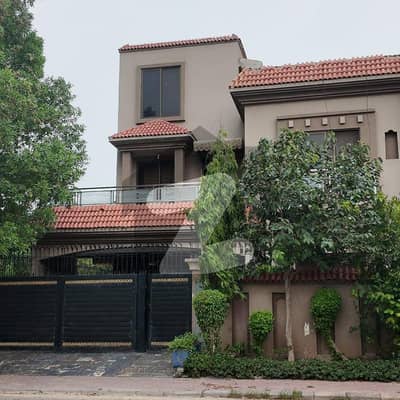 10 Marla Beautiful slightly used House For Sale | Janiper block Bahria town Lahore 10 Marla Beautiful slightly used House For Sale | Janiper block Bahria town Lahore