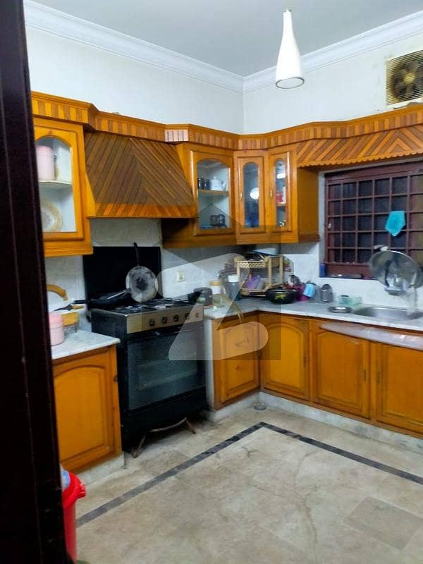 گلشن آباد راولپنڈی میں 5 کمروں کا 10 مرلہ مکان 2.55 کروڑ میں برائے فروخت۔