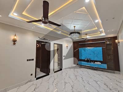 سبزہ زار سکیم لاہور میں 5 کمروں کا 10 مرلہ مکان 4.55 کروڑ میں برائے فروخت۔ سبزہ زار سکیم لاہور میں 5 کمروں کا 10 مرلہ مکان 4.55 کروڑ میں برائے فروخت۔