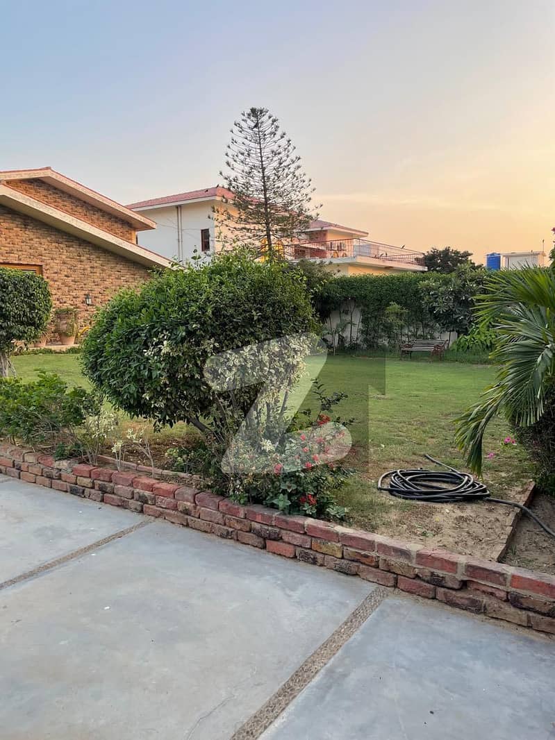 1000sq Yards 75x120 Owner Built West Open Bungalow 1000sq Yards 75x120 Owner Built West Open Bungalow